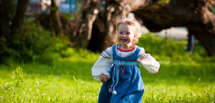 Cómo coser un sarafan para una chica en un estilo folk