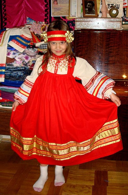 Cómo coser un sarafan para una chica en un estilo folk