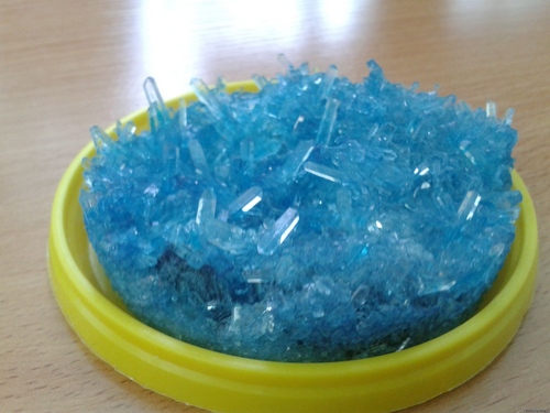 Cómo cultivar un cristal de sal en casa