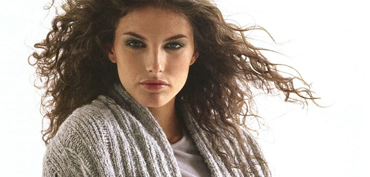Sudaderas, vestidos y chaquetas tejidas con agujas: fotos y diagramas