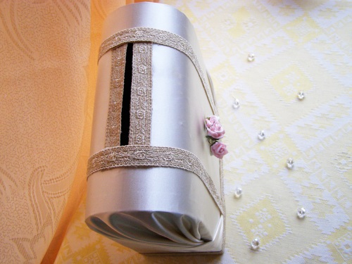 Una caja de regalo para dinero para una boda con tus propias manos