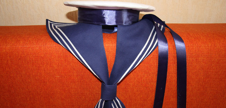 El traje de marinero con sus propias manos para su hijo o hija
