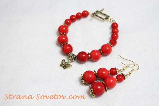 Clase magistral: un conjunto de cuentas de coral pulsera y pendientes