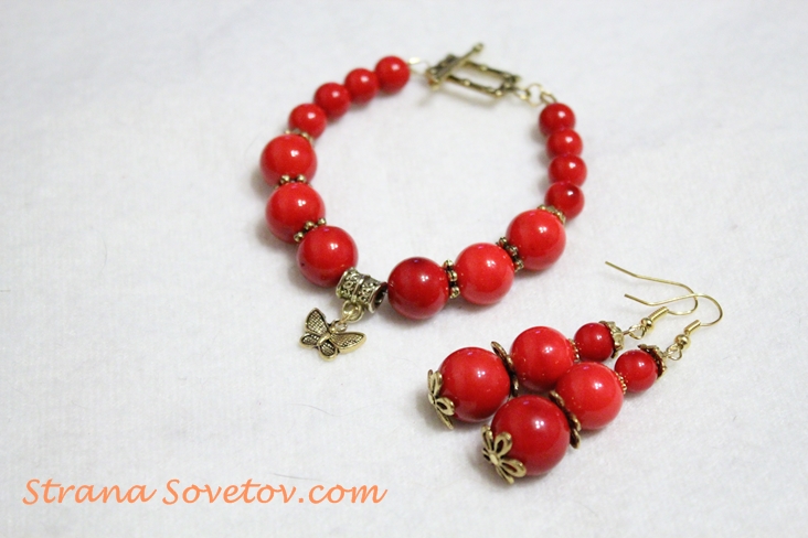 Clase magistral: un conjunto de cuentas de coral pulsera y pendientes