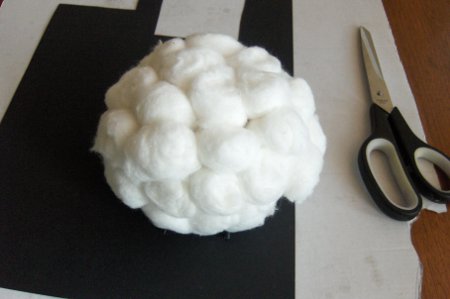 Hermoso cordero de bolas de algodón para el nuevo año