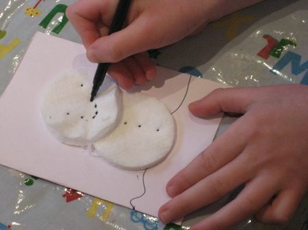 Clase magistral paso a paso de aplicaciones hechas de discos de algodón para el nuevo año