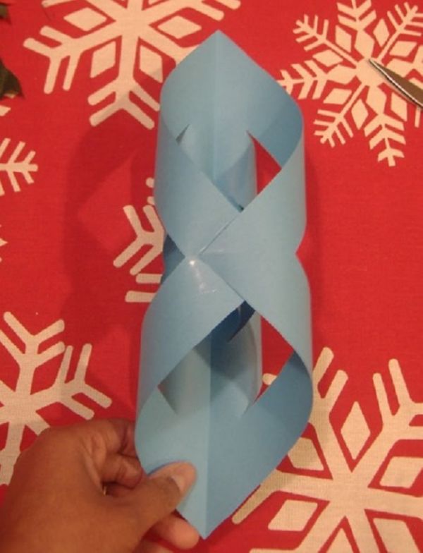 Hermosos copos de nieve para el nuevo año de 2017 con sus propias manos de papel: diagramas y fotos en etapas. Clases magistrales para niños sobre grandes copos de nieve en técnica de origami