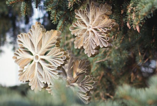Hermosos copos de nieve para el nuevo año de 2017 con sus propias manos de papel: diagramas y fotos en etapas. Clases magistrales para niños sobre grandes copos de nieve en técnica de origami