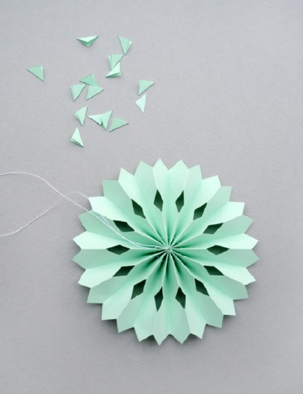 Hermosos copos de nieve para el nuevo año de 2017 con sus propias manos de papel: diagramas y fotos en etapas. Clases magistrales para niños sobre grandes copos de nieve en técnica de origami