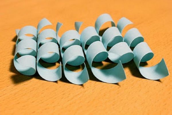 Hermosos copos de nieve para el nuevo año de 2017 con sus propias manos de papel: diagramas y fotos en etapas. Clases magistrales para niños sobre grandes copos de nieve en técnica de origami