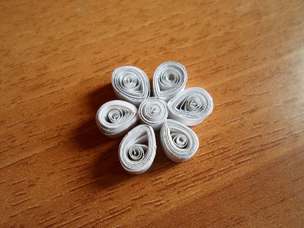 Hermosos copos de nieve para el nuevo año de 2017 con sus propias manos de papel: diagramas y fotos en etapas. Clases magistrales para niños sobre grandes copos de nieve en técnica de origami