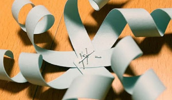 Hermosos copos de nieve para el nuevo año de 2017 con sus propias manos de papel: diagramas y fotos en etapas. Clases magistrales para niños sobre grandes copos de nieve en técnica de origami
