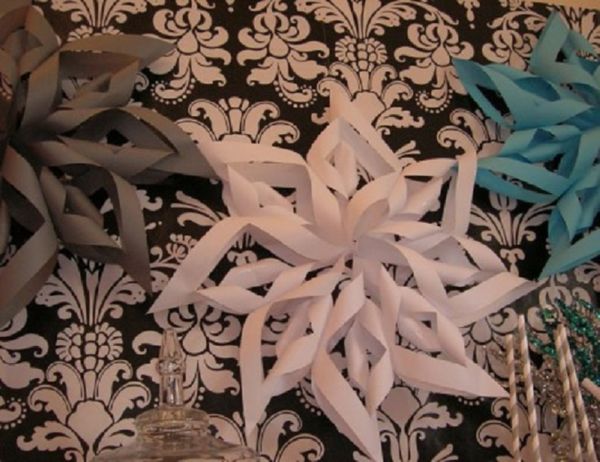 Hermosos copos de nieve para el nuevo año de 2017 con sus propias manos de papel: diagramas y fotos en etapas. Clases magistrales para niños sobre grandes copos de nieve en técnica de origami