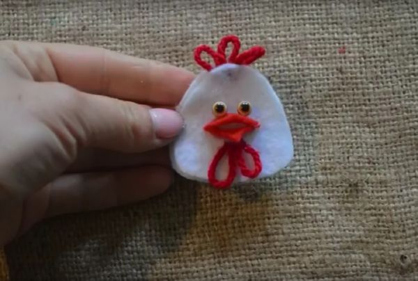 Gallo con sus propias manos