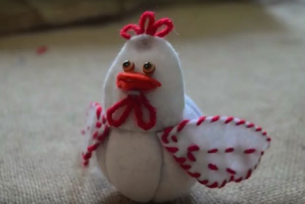 Gallo con sus propias manos