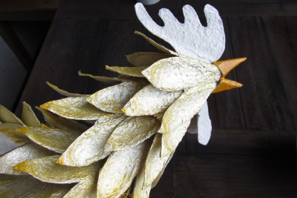 Gallo con sus propias manos