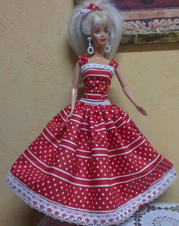 Vestidos para las propias manos de Barbie: patrones y patrones