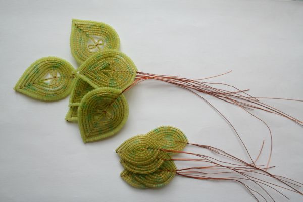 Tejido de rosas de cuentas