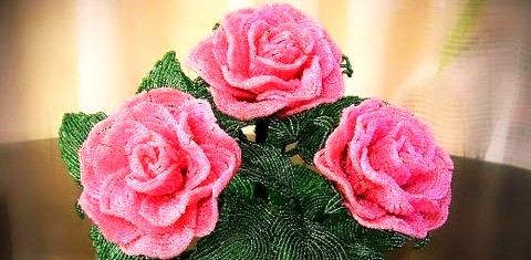 Tejido de rosas de cuentas