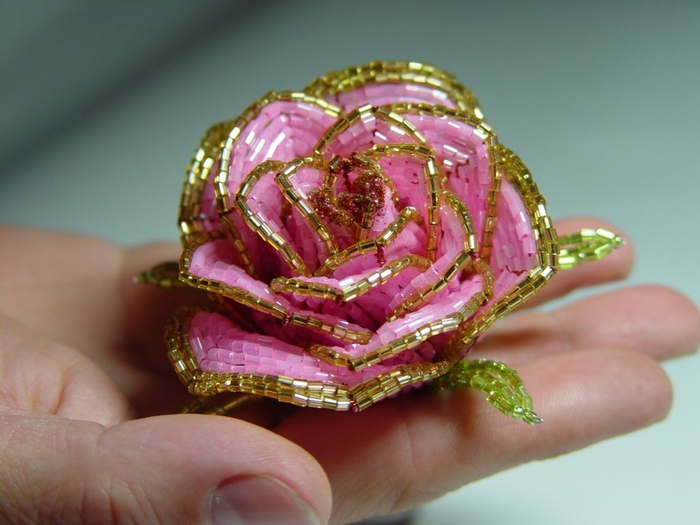 Tejido de rosas de cuentas