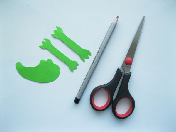 Cocodrilo hecho de papel de colores con sus propias manos