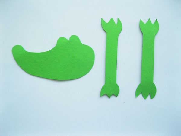 Cocodrilo hecho de papel de colores con sus propias manos