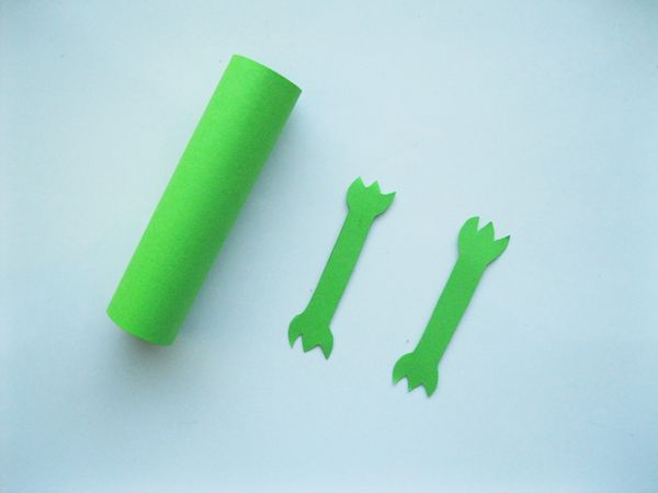 Cocodrilo hecho de papel de colores con sus propias manos