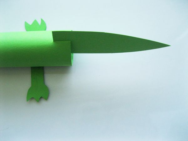 Cocodrilo hecho de papel de colores con sus propias manos