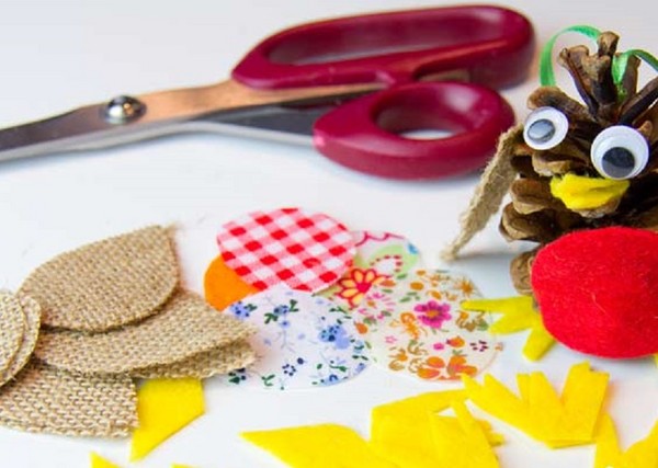 Artesanales "Regalos de otoño" con sus propias manos de materiales naturales para jardín de infantes y escuela