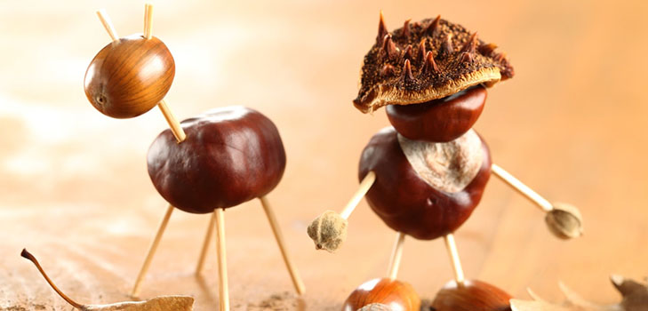 Artesanía de castañas sobre el tema de otoño