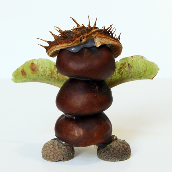 Artesanía de castañas sobre el tema de otoño