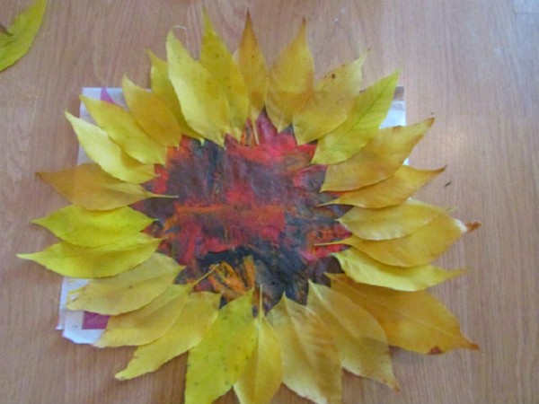 Manualidades de hojas sobre el tema "Otoño" con sus propias manos para escolares