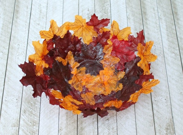 Manualidades de hojas sobre el tema "Otoño" con sus propias manos para escolares