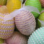 Manualidades para Pascua: huevos trenzados con cuentas