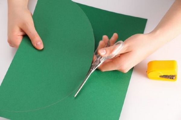 Manualidades para el Año Nuevo 2017 con sus propias manos, clases magistrales: desde papel y materiales hasta el jardín de infantes y la escuela