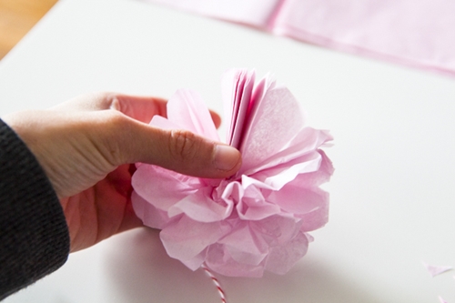 Cómo hacer pompones de papel