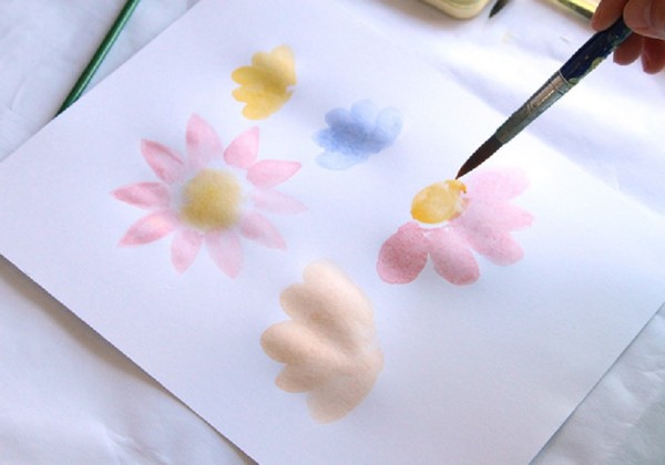 Dibujando el Día de la Madre con sus propias manos: lápiz, pinturas, jardín de infantes, escuela