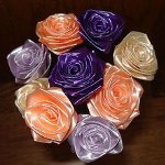 Rosas de cintas con sus propias manos Rosas de cintas con sus propias manos