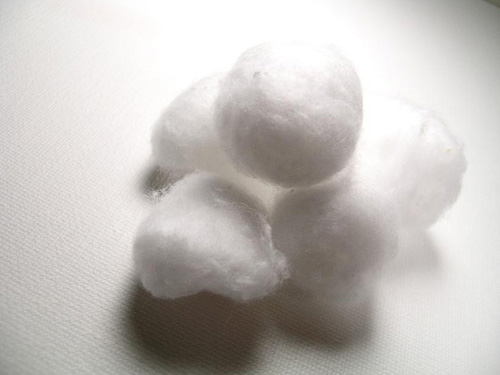Bolas de nieve hechas de algodón