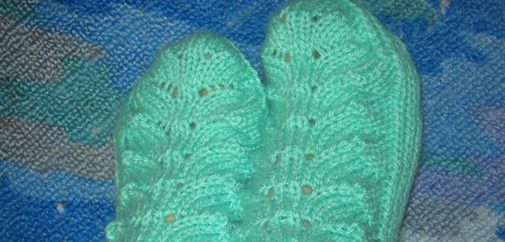 Calcetines de punto con patrones con sus propias manos
