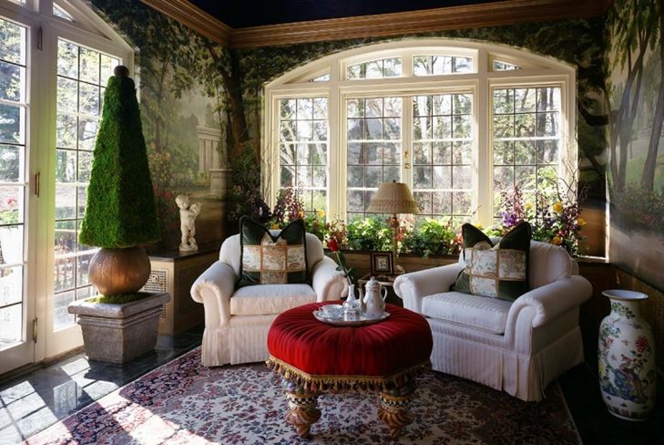 Jardín de invierno con sus propias manos durante una temporada: interior del jardín de invierno
