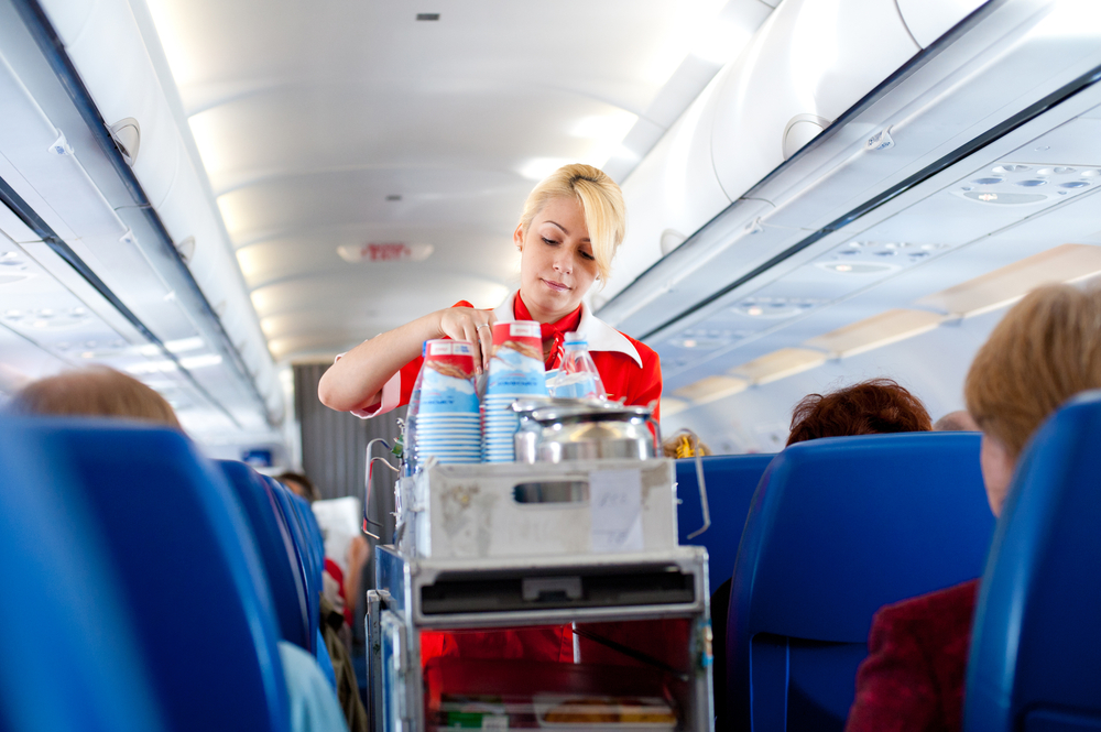 Cómo convertirse en un asistente de vuelo?