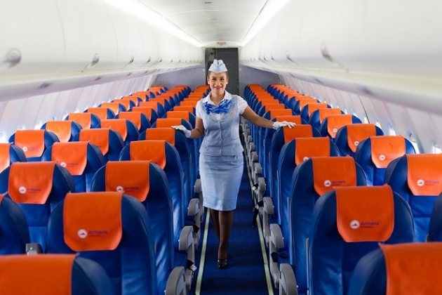 Cómo convertirse en un asistente de vuelo?