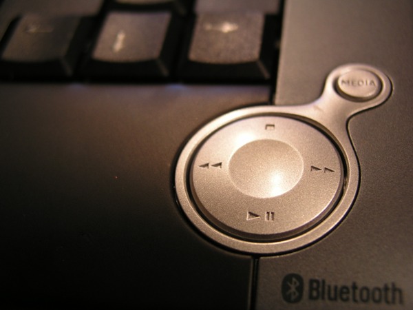 etiqueta en la computadora portátil