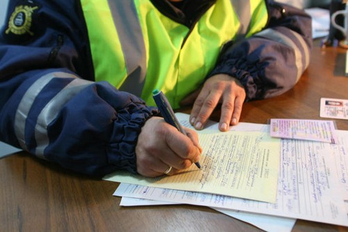 Cómo averiguar sobre las multas de la Inspección Estatal de Seguridad de Tránsito para la licencia de conducir en Samara