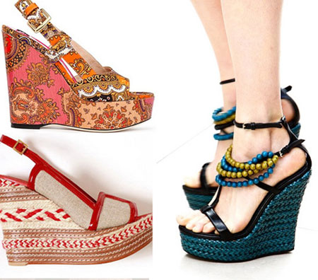 sandalias en una cuña