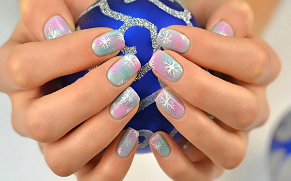 Aerografía: la idea de una manicura festiva