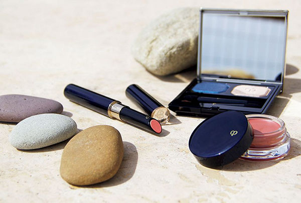 Encantadora naturalidad: maquillaje con nuevos productos Clé de Peau S / S 2017