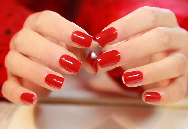 Negro, rojo, dorado: lo que el color de la manicura dice sobre ti