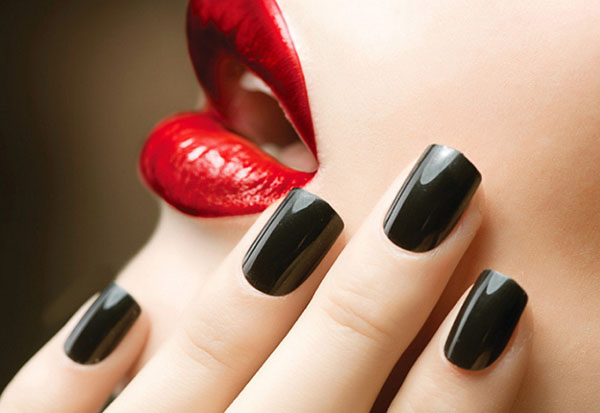 Negro, rojo, dorado: lo que el color de la manicura dice sobre ti